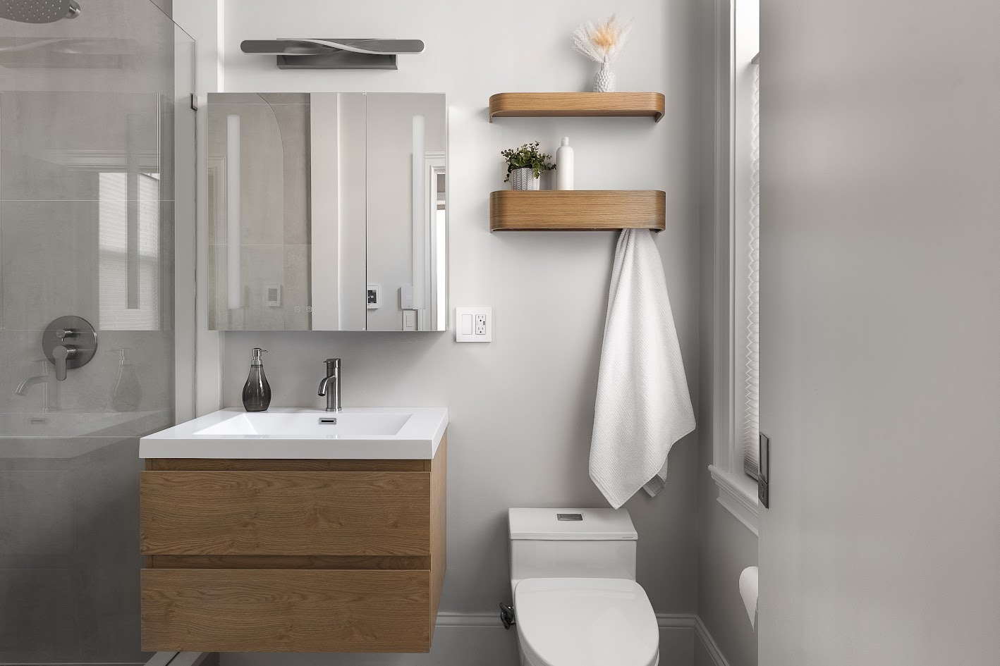 108_E_BROOKLINE_BATHROOM