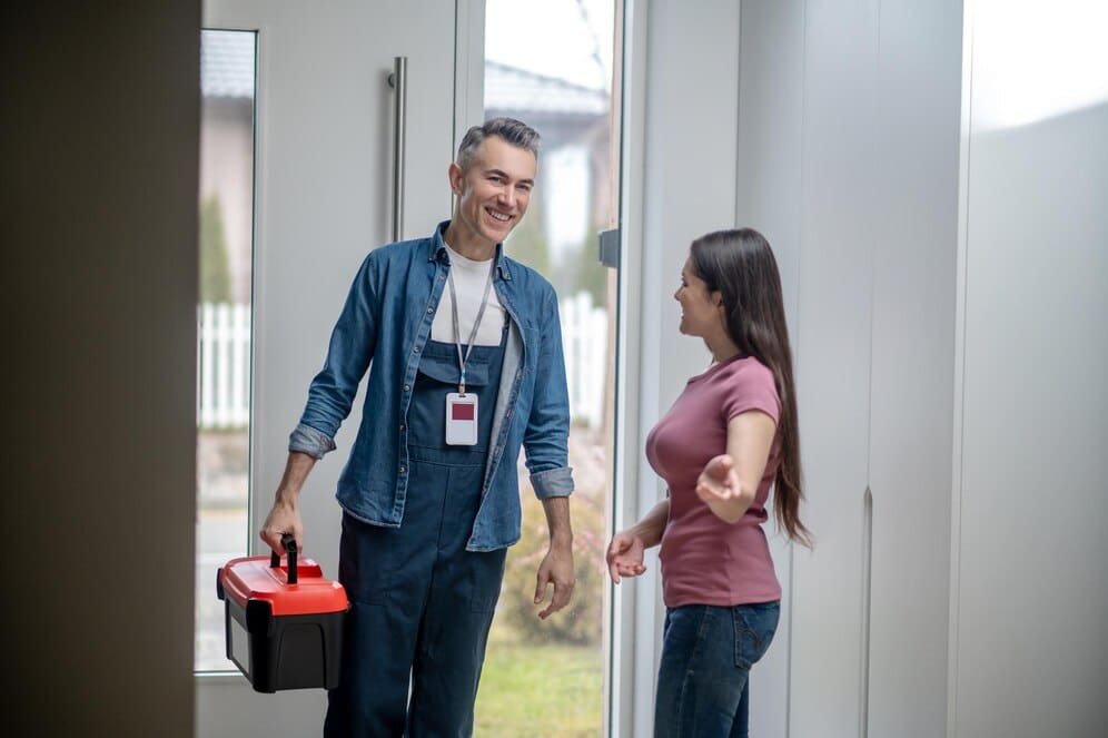 When to Hire a Handyman vs. a General Contractor
